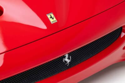 880万5000ドル(邦貨換算約13億7010万円)で落札されたフェラーリ「F50」(C)Courtesy of RM Sotheby's