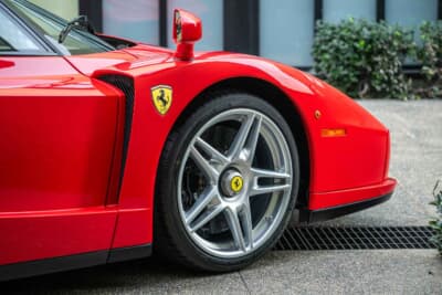 930万ドル（邦貨換算約14億4580万円）で落札されたフェラーリ「エンツォ フェラーリ」（C）Courtesy of RM Sotheby's