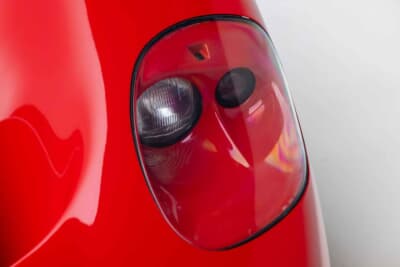 880万5000ドル(邦貨換算約13億7010万円)で落札されたフェラーリ「F50」(C)Courtesy of RM Sotheby's