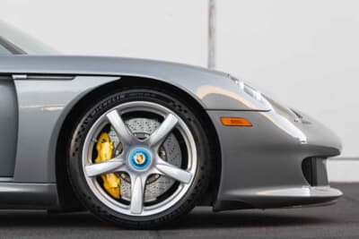 308万5000ドル（邦貨換算約4億8100万円）で落札されたポルシェ「カレラGT」（C）Courtesy of RM Sotheby's