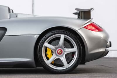 308万5000ドル（邦貨換算約4億8100万円）で落札されたポルシェ「カレラGT」（C）Courtesy of RM Sotheby's