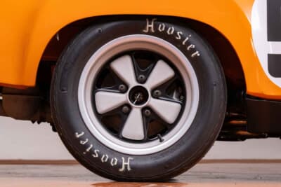 98万5000ドル(邦貨換算約1億5122万円)で落札されたポルシェ「914/6R」(C)Courtesy of RM Sotheby's