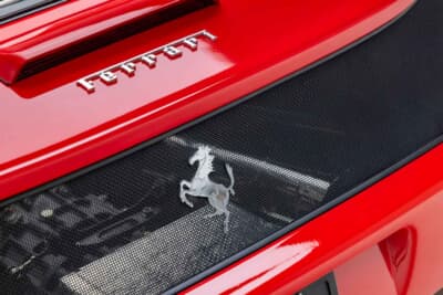 880万5000ドル(邦貨換算約13億7010万円)で落札されたフェラーリ「F50」(C)Courtesy of RM Sotheby's