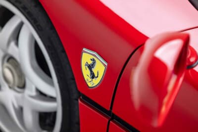 880万5000ドル(邦貨換算約13億7010万円)で落札されたフェラーリ「F50」(C)Courtesy of RM Sotheby's