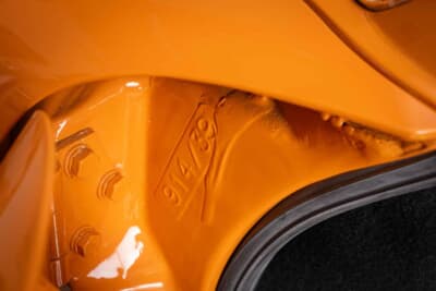 98万5000ドル(邦貨換算約1億5122万円)で落札されたポルシェ「914/6R」(C)Courtesy of RM Sotheby's