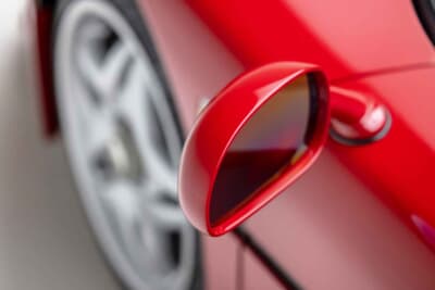 880万5000ドル(邦貨換算約13億7010万円)で落札されたフェラーリ「F50」(C)Courtesy of RM Sotheby's