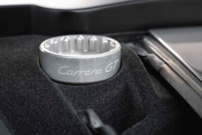 308万5000ドル（邦貨換算約4億8100万円）で落札されたポルシェ「カレラGT」（C）Courtesy of RM Sotheby's