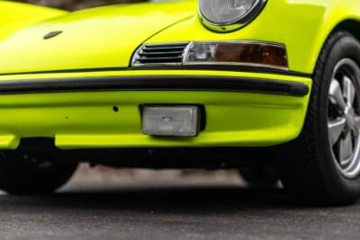 72万5000ドル（邦貨換算約1億1300万円）で落札されたポルシェ「911カレラRS2.7」（C）Courtesy of RM Sotheby's