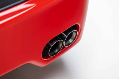 880万5000ドル(邦貨換算約13億7010万円)で落札されたフェラーリ「F50」(C)Courtesy of RM Sotheby's