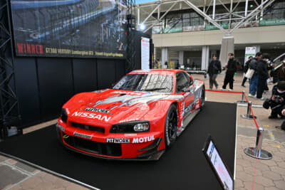 2003年のSUPER GTで活躍した22号車「MOTUL PITWORK GT-R」も登場