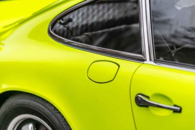 72万5000ドル（邦貨換算約1億1300万円）で落札されたポルシェ「911カレラRS2.7」（C）Courtesy of RM Sotheby's