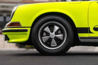 72万5000ドル（邦貨換算約1億1300万円）で落札されたポルシェ「911カレラRS2.7」（C）Courtesy of RM Sotheby's