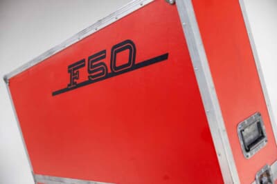 880万5000ドル(邦貨換算約13億7010万円)で落札されたフェラーリ「F50」(C)Courtesy of RM Sotheby's