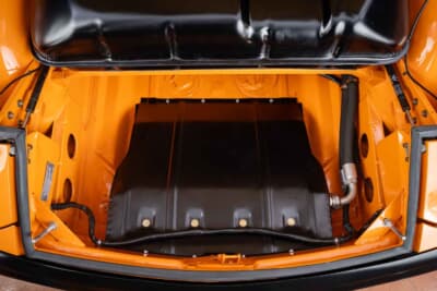 98万5000ドル(邦貨換算約1億5122万円)で落札されたポルシェ「914/6R」(C)Courtesy of RM Sotheby's