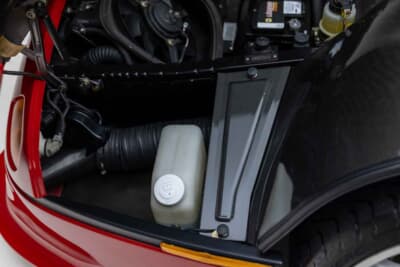 880万5000ドル(邦貨換算約13億7010万円)で落札されたフェラーリ「F50」(C)Courtesy of RM Sotheby's