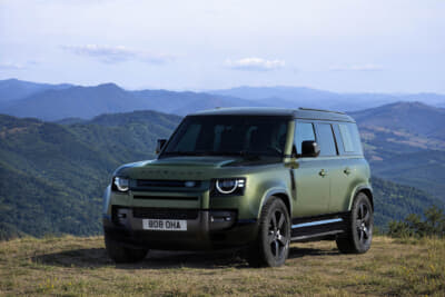 DEFENDER 75+ EDITION：ローバー・ディフェンダーにふさわしいウールストーングリーンのボディカラー