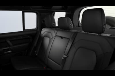 DEFENDER 75+ EDITION：落ち着いた後席空間のエボニーインテリア