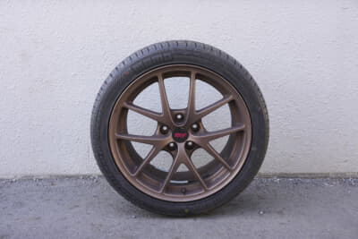 MOMO「TOPRUN M300」をSTIホイールに組み付けた状態