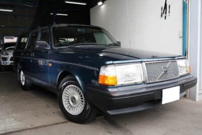 取材当日に納車された940エステート。同店販売車は、全車、必要部品は全て交換して納車となる