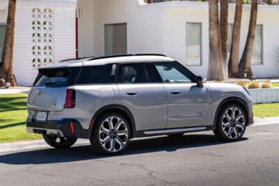 MINIカントリーマン：サイズは全長4445mm×全幅1845mm×全高1660mm、ホイールベースは2690mm