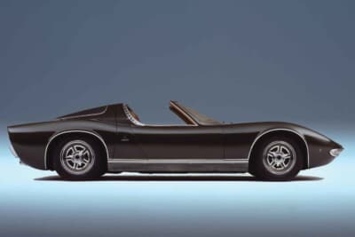 ILZRO ミウラ Zn75：フロントウインドウの傾斜角も専用設計。流麗なボディラインが際立つサイドビュー