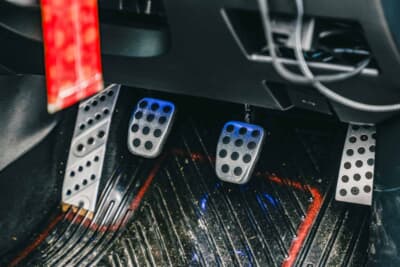 マツダスピードアクセラ：ペダル類にもスポーティーな趣を感じる