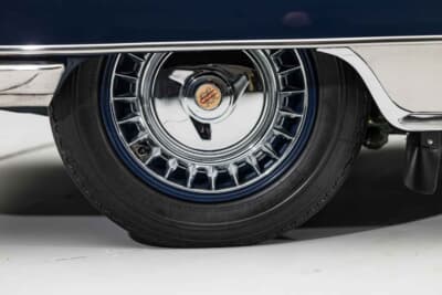 12万5000ユーロ〜15万ユーロ(邦貨換算約2290万円〜邦貨換算約2745万円)で現在も販売中のシトロエン「DSマジェスティ」(C)Bonhams