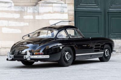 129万9500ユーロ(邦貨換算約約2億3780万円)で落札されたメルセデス ベンツ「300 SL」(C)Bonhams