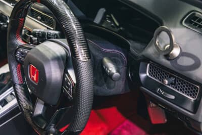 ステアリングコラムはEastCloudのレザー&スエード仕様に変更