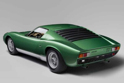ランボルギーニ ミウラ SV：1971年に登場した最終進化形。サイドビューはよりワイドになったリアフェンダーが凄みを伝える