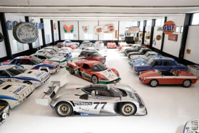 ずらりと並んだコレクション。コンペティションユースである「いわゆるワークスカー」というだけでなく、そのほとんどにロールケージが組まれているのがこのミュージアムの特徴だ