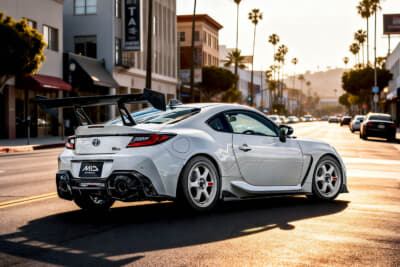 MID RACING R06：リムはポリッシュ加工を施し、センター部を除くスポーク部分はグロスブラックで塗装。そして全体にブラッククリアを吹き、他にはない立体感を楽しむことができる