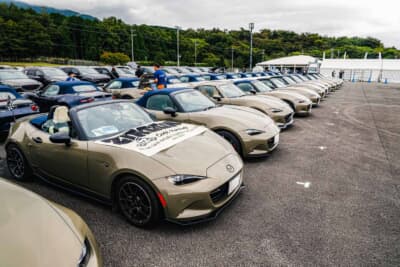 マツダ　ロードスター：同じジルコンサンドメタリックのオーナーが集うクラブ「ジルコンカフェレーシング」を自ら結成。ロードスターの開発主査も交えて走ることもあるという