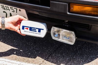 トヨタ AE86 カローラレビン：ロントに装着されたFET製のフォグランプは、デュアルバルブタイプの当時モノで、純正カバーも残る極上コンディションを誇る