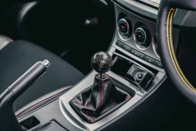 マツダスピードアクセラ：コックピット環境もスポーティーにな雰囲気がある