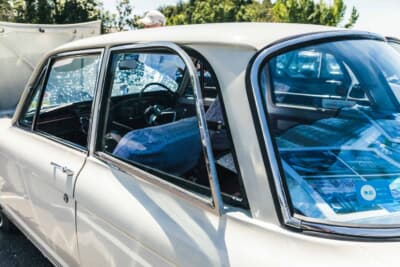 スズキ フロンテ：アイコニックな曲面サイドガラス