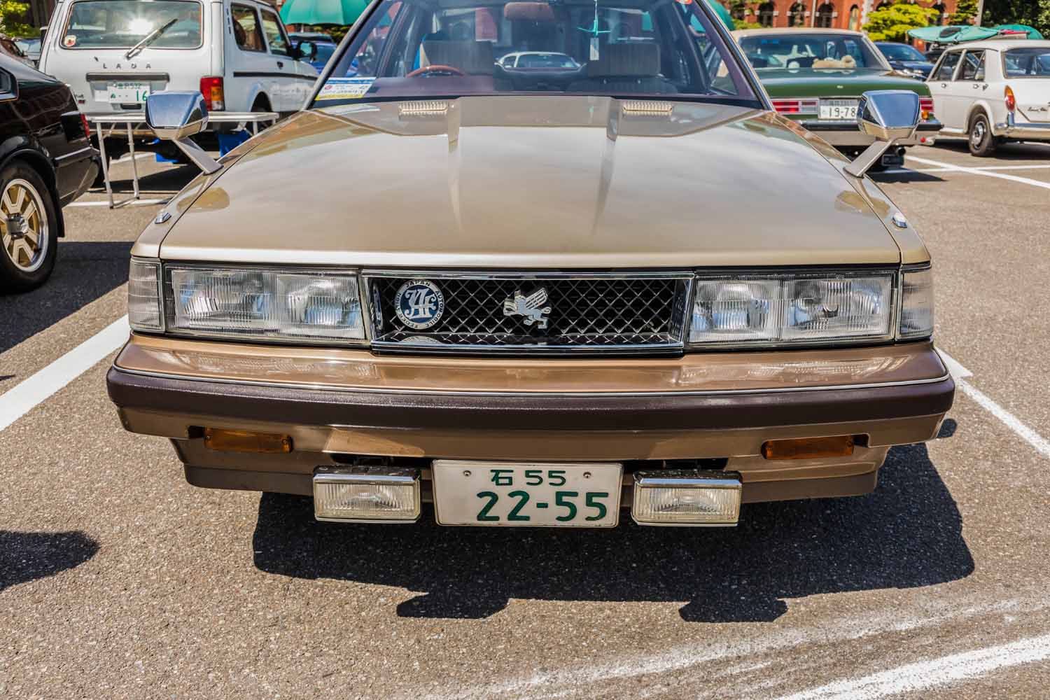 世界に通じる元祖ハイソカー! 近所の人から譲り受けた新車時のままの初代トヨタ「ソアラ 2000VX」と字光式ナンバーの優しい関係