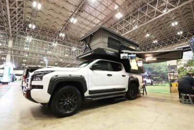 三菱 トライトン：居住スペースを含むキャビンを、必要なときだけ荷台に載せて使う「トラキャン（ピックアップキャビン）」スタイルとなっている