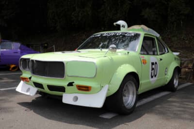 マツダ サバンナ RX-3:セミワークススタイルの迫力あるフェンダーが目を引く