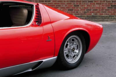 ランボルギーニ P400 ミウラ：ベルトーネ在籍時のマルチェロ・ガンディーニによる、まさに究極的ともいえる美しさを持つボディ