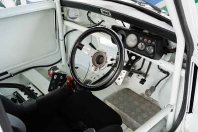 ミニ クラブマン1275GT：レース経験も豊富な湯浅さんはマシンメンテナンスも行うDIY派。クラブマンGTの丁寧な作りのコックピットも彼の手による部分が多い