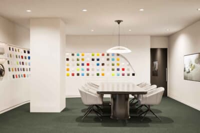 マイバッハならではの世界観を存分に体感できる贅沢空間はコンサルティングスペースとなる