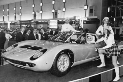 ランボルギーニ ミウラ ロードスター：1968年のブリュッセル モーターショーで初公開された、歴史的な瞬間の貴重な1枚