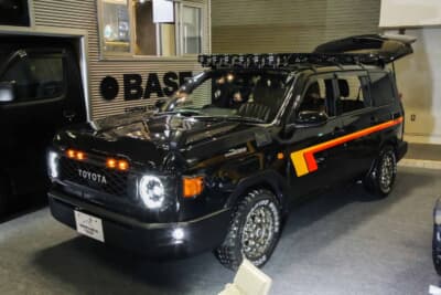 実はフロントグリルはランクル70の純正を活用。もちろんサイズなどはプロボックスに合わせて修正している。ヘッドライトは社外品