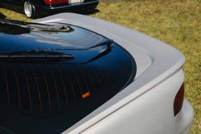 特徴的なリアスポイラーを備える