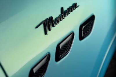 マセラティ・グレカーレ・クリスタッロ：マセラティのDNAであるフェンダーのトリプルサイドエアベントは1947年以来の伝統のアイコン