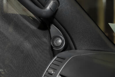 カロッツェリア17cmセパレート2ウェイ・TS-C1740CのトゥイーターをUD-K304ハイエース専用トゥイーター取り付けキットでインストール