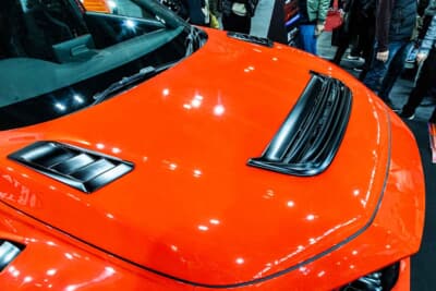 ARTA GT FL5：ボンネットにはARTA製のセンター＆サイドダクトが装着され、レーシングマインドを感じさせる