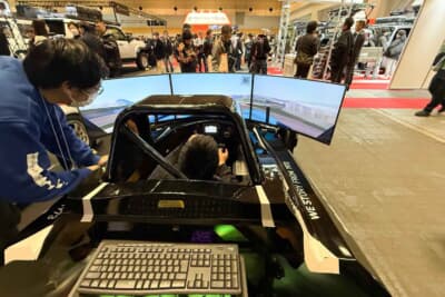 VITAの実車シャシーを活用した本格ドライビングシミュレーター。リアルな視界で走行を体感できる大人気企画だ