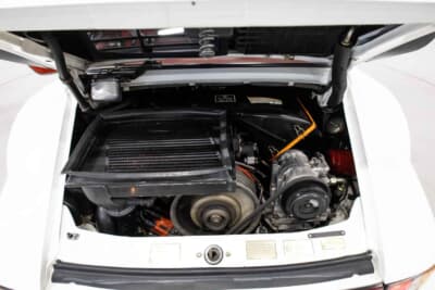 17万5000〜20万ユーロ（約3220万〜3680万円）で現在も販売中のポルシェ「911ターボ フラットノーズ」（C）Bonhams